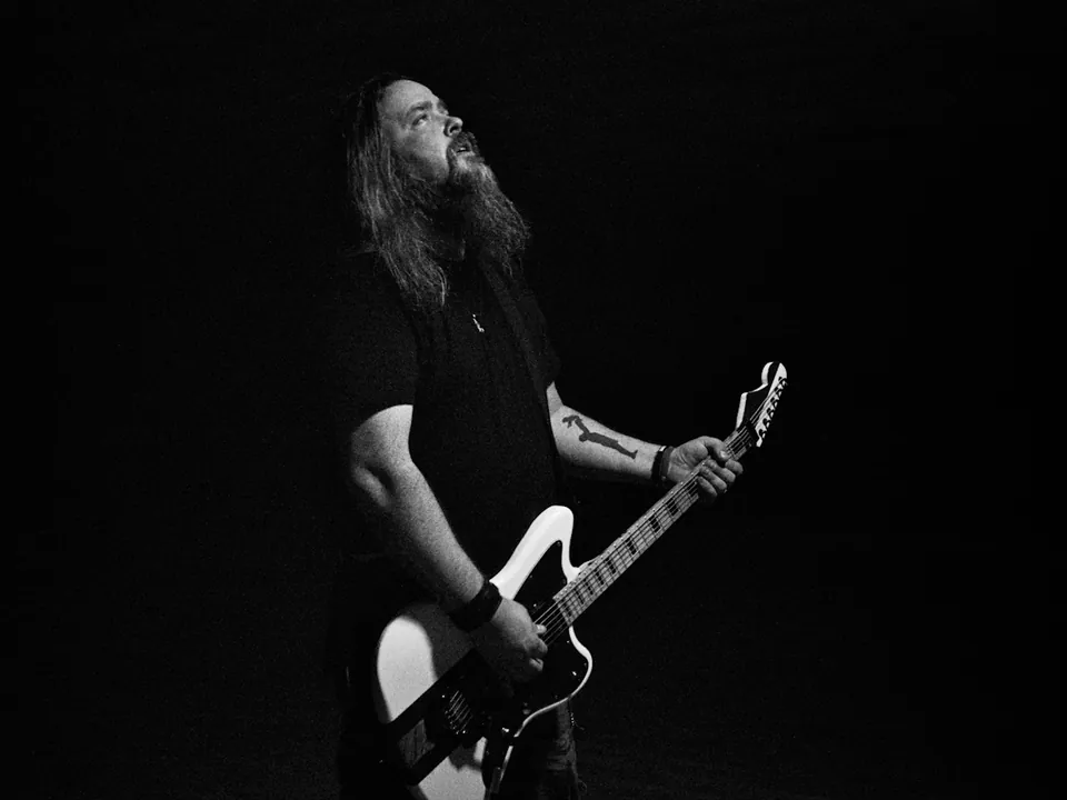 Mat Austin performing with EdgeOverEdge
