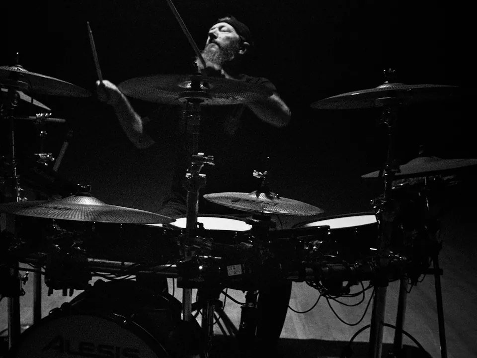 Zachary Lyon performing with EdgeOverEdge